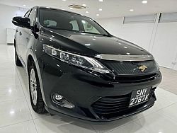Toyota Harrier Premium 2.0 Sunroof 2016 Rear Entertainment Black